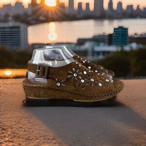 ✅La Plume Sandals Women’s 8.5 Brown Leather Wedge Slingback Rhinestone Open Toe
